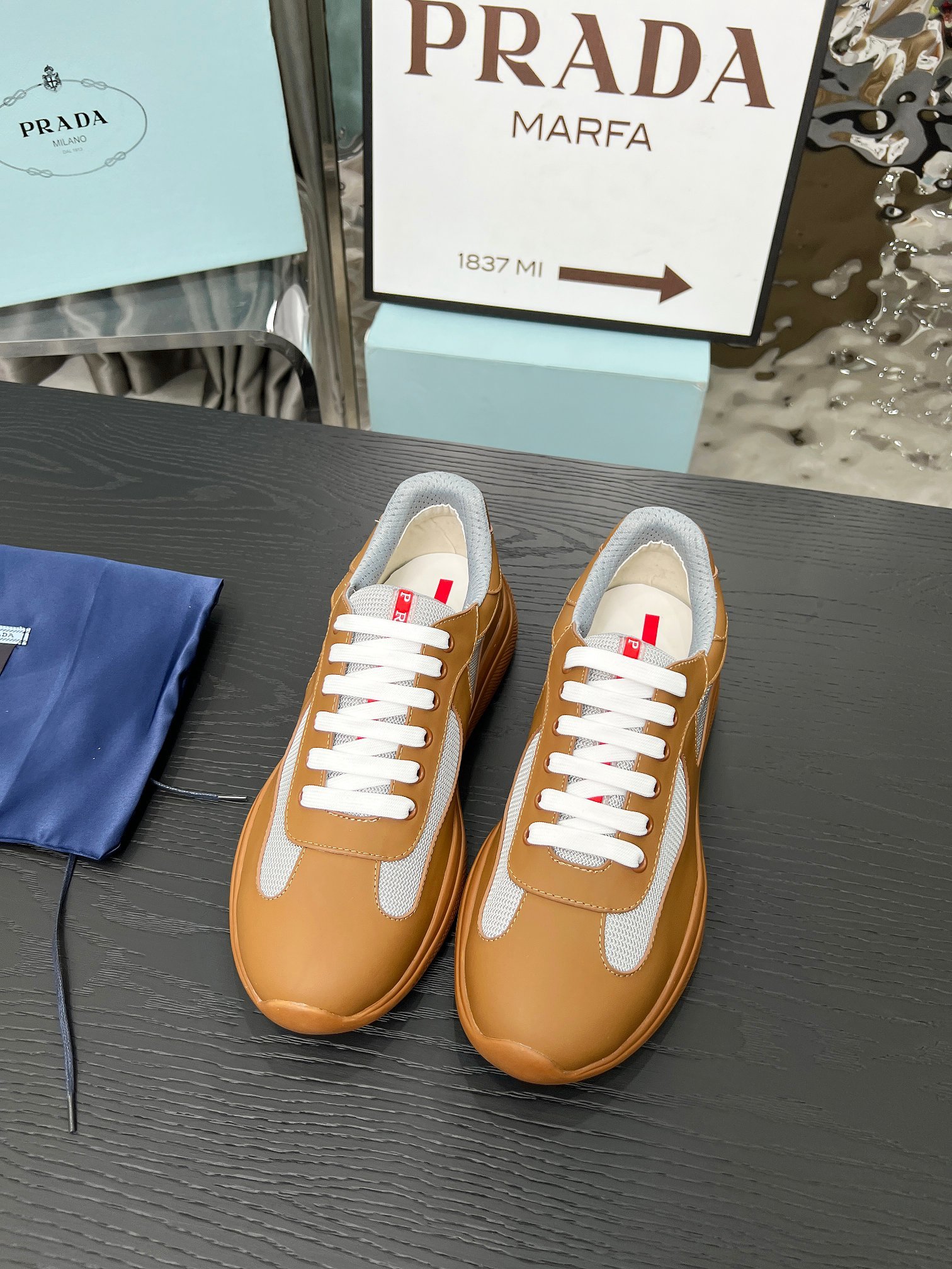 Prada Cup Mat — Modèle 1