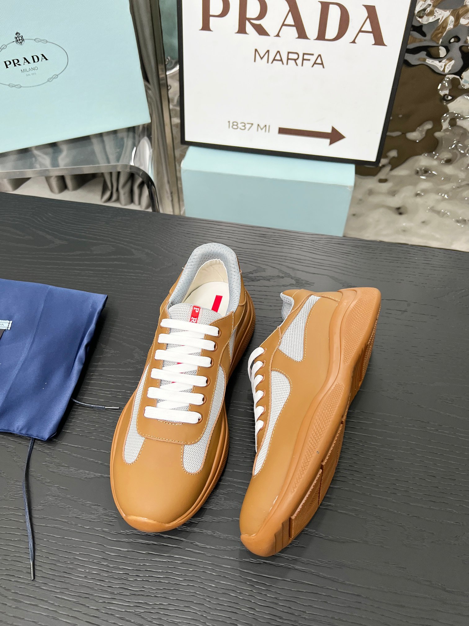 Prada Cup Mat — Modèle 1