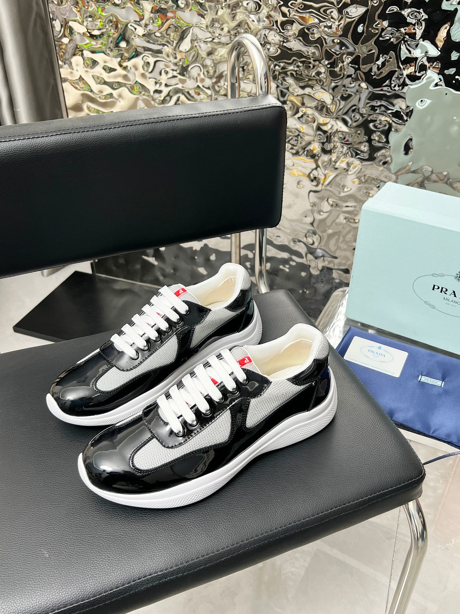 Prada Cup — Modèle 1