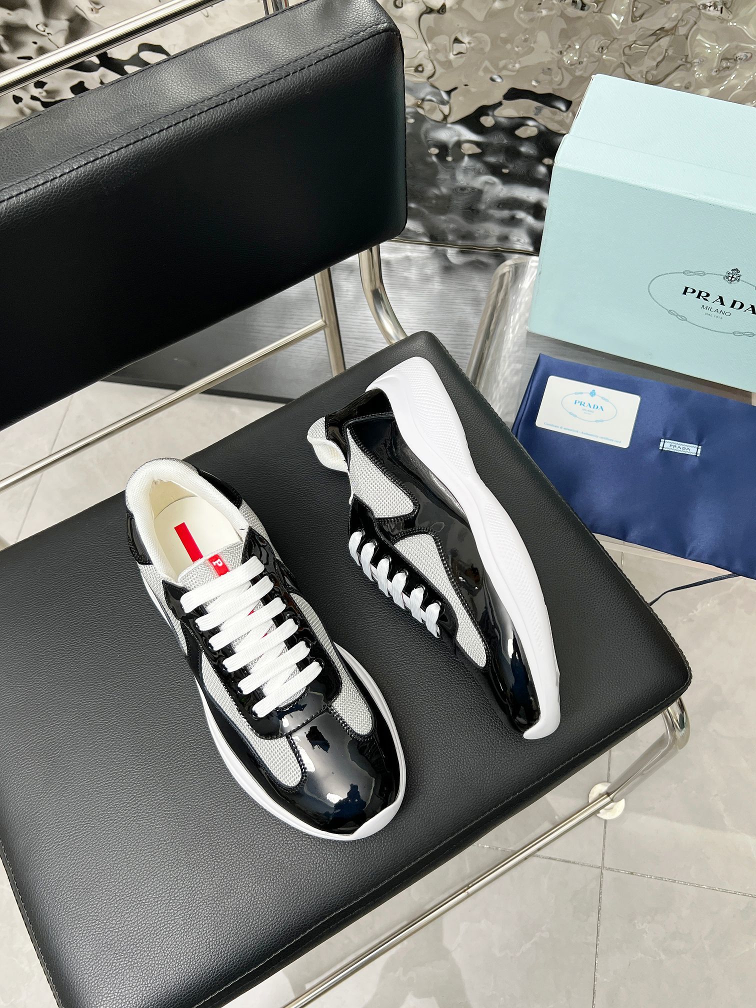Prada Cup — Modèle 1