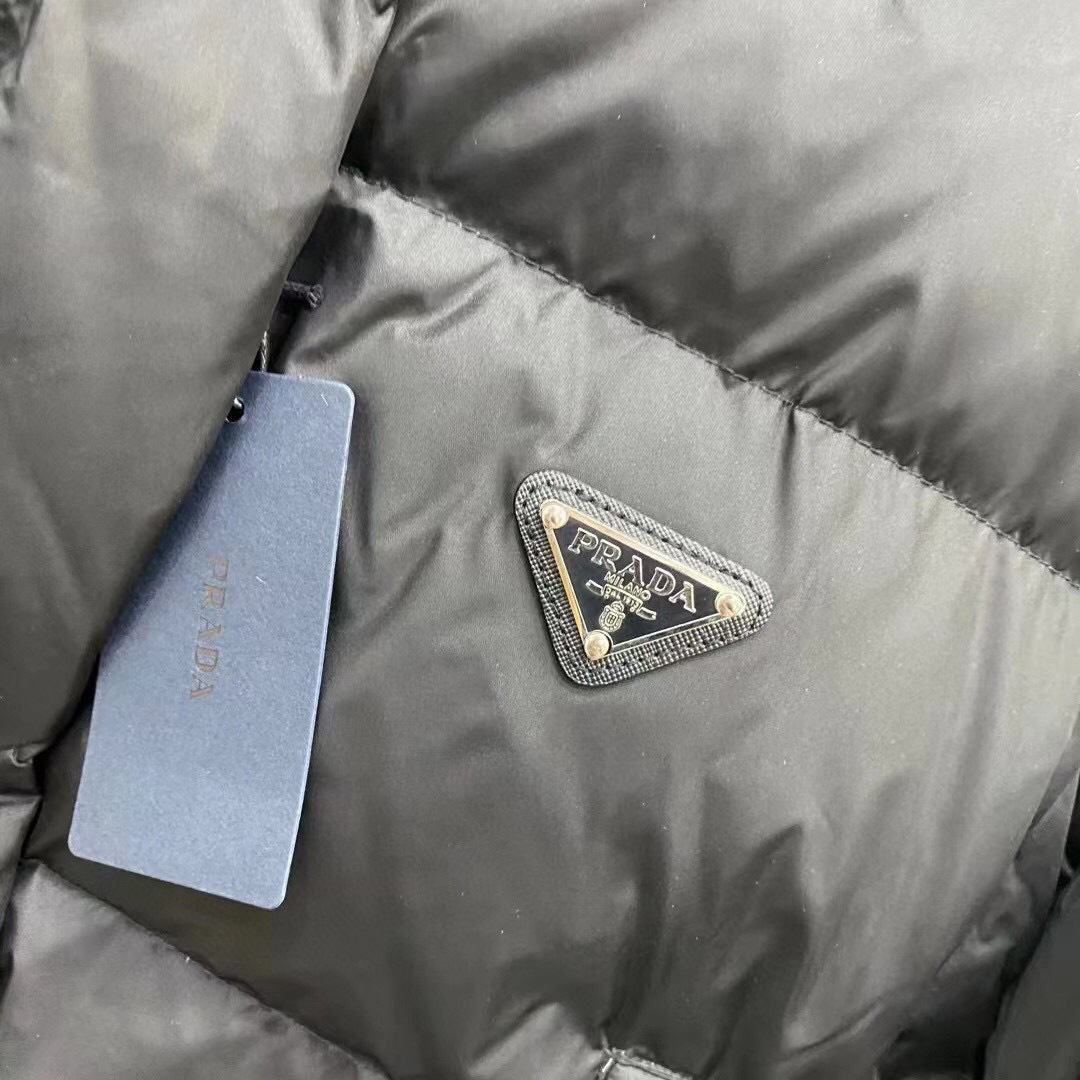 Prada Re Nylon Cropped Convertible Down Jacket Manches Detachables